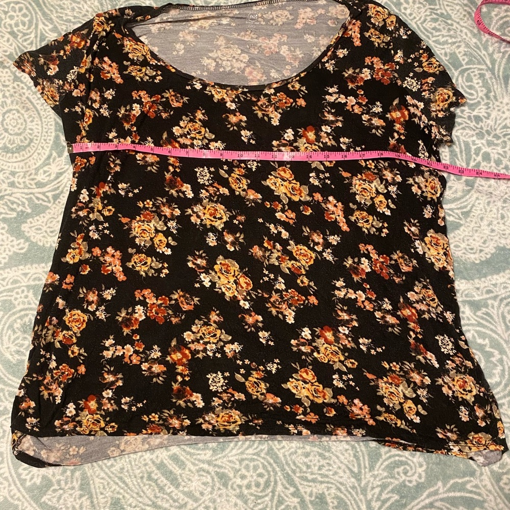 Wet Seal Floral Stretchy Comfy Short Sleeve Top